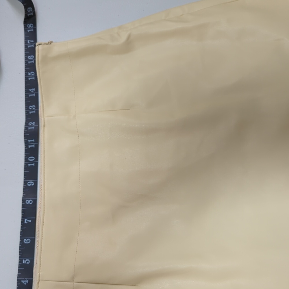 Abercrombie & Fitch Cream Mini Skirt - Picture 3 of 10